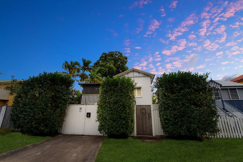 Photo - 1 Beryl Street, Cairns North QLD 4870 - Image 3