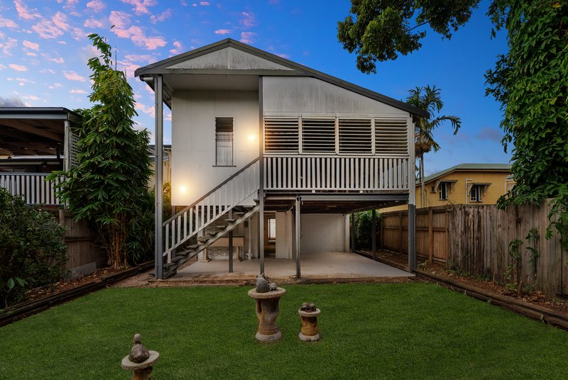Photo - 1 Beryl Street, Cairns North QLD 4870 - Image 4