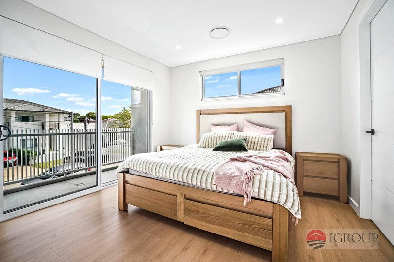 Photo - 1 Bettina Court, Greenacre NSW 2190 - Image 4