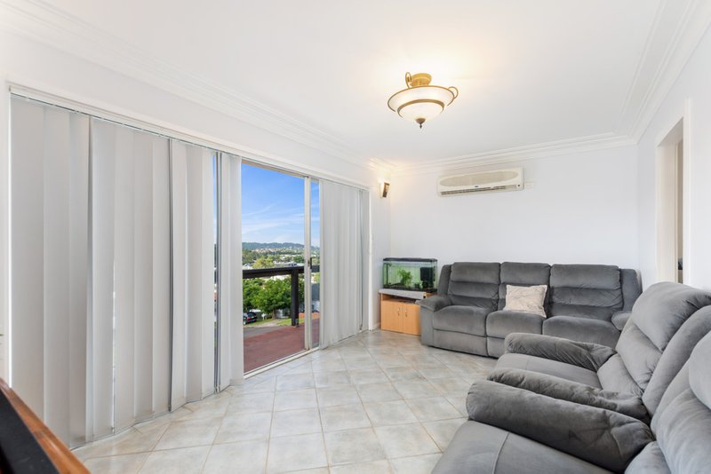 Photo - 1 Beverley Avenue, Unanderra NSW 2526 - Image 3