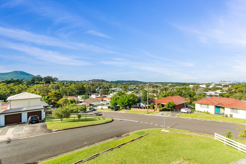 Photo - 1 Beverley Avenue, Unanderra NSW 2526 - Image 6