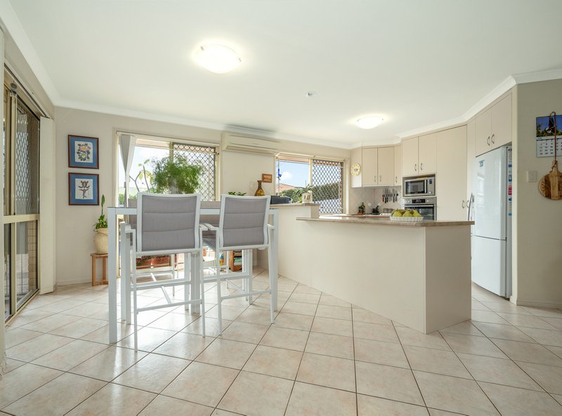 Photo - 1 Beverley Close, Middle Ridge QLD 4350 - Image 7