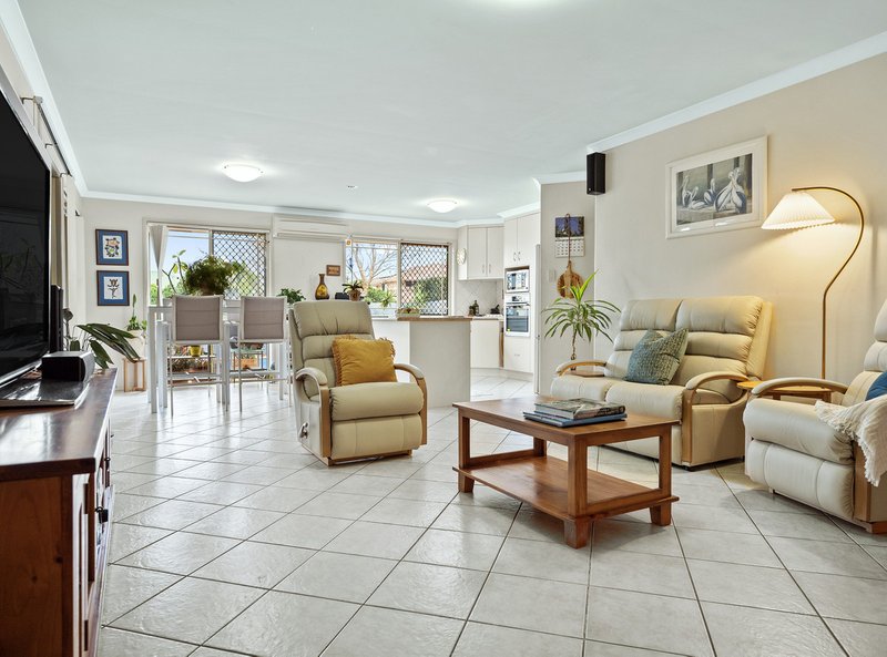 Photo - 1 Beverley Close, Middle Ridge QLD 4350 - Image 9