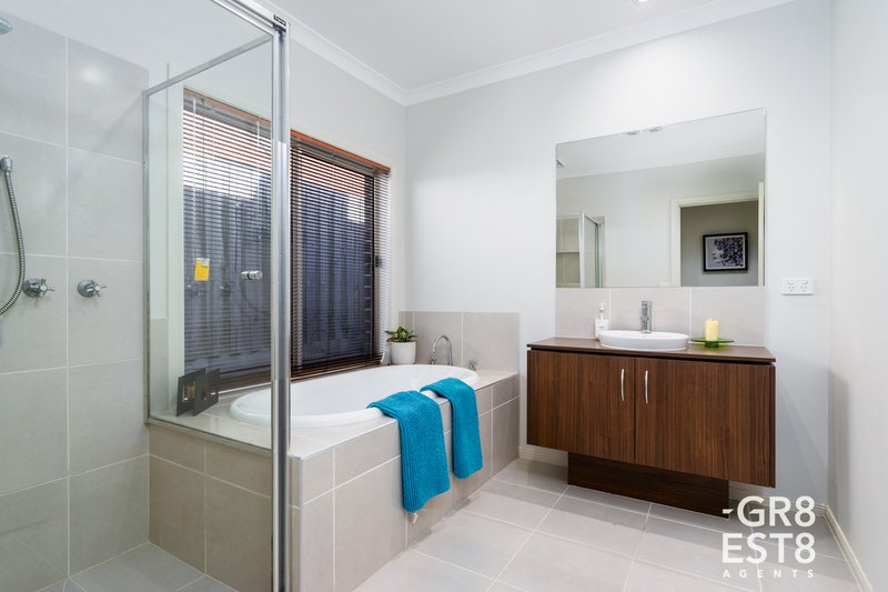 Photo - 1 Bitalli Place, Sandhurst VIC 3977 - Image 13