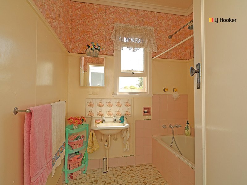 Photo - 1 Blamey Street, Turvey Park NSW 2650 - Image 7