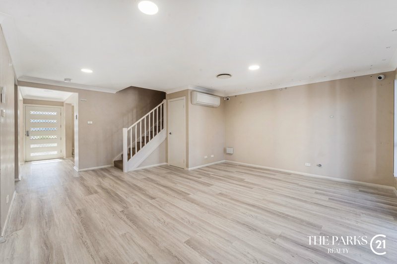 Photo - 1 Bonython Avenue, Middleton Grange NSW 2171 - Image 8