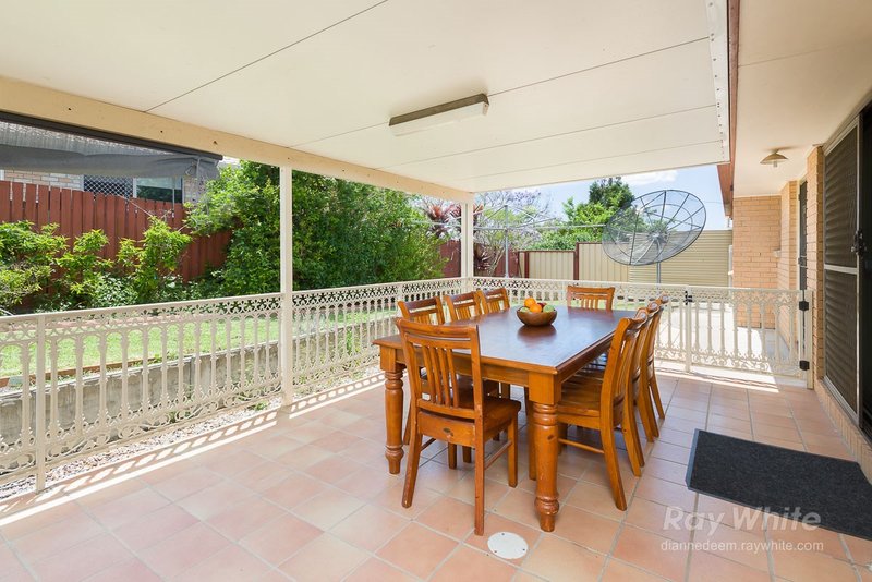 Photo - 1 Boorala Crescent, Eight Mile Plains QLD 4113 - Image 5