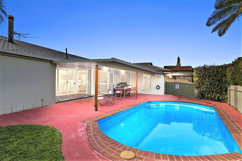 Photo - 1 Bow Court, Banksia Beach QLD 4507 - Image 2