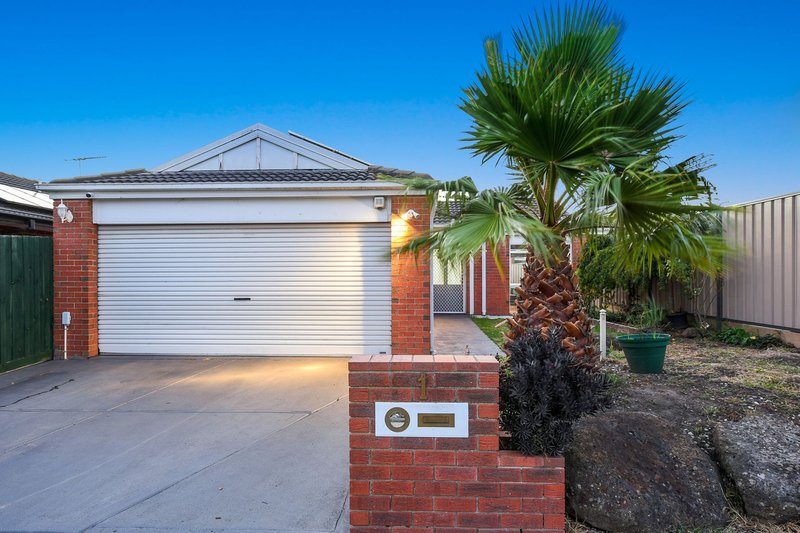 Photo - 1 Breydon Place, Hampton Park VIC 3976 - Image 3