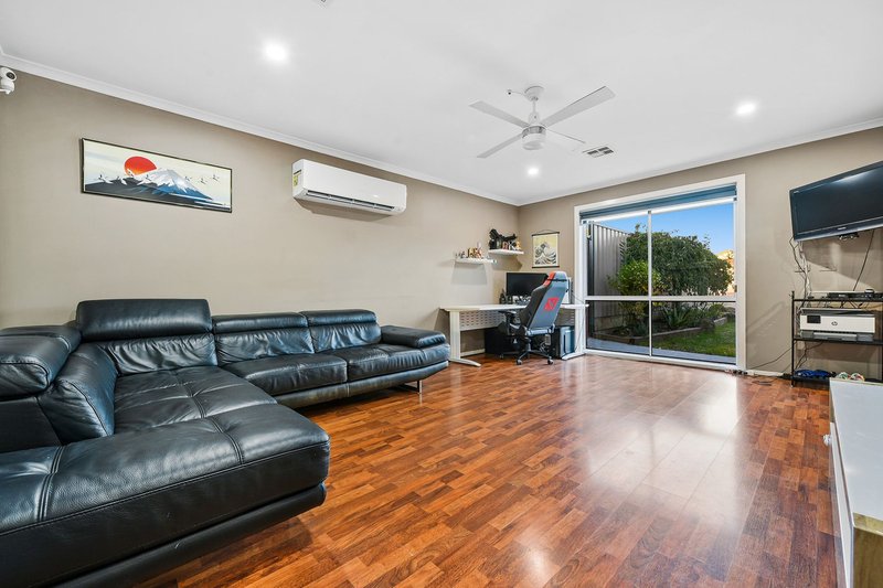 Photo - 1 Breydon Place, Hampton Park VIC 3976 - Image 4