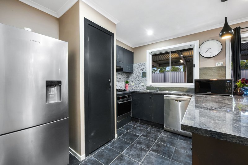 Photo - 1 Breydon Place, Hampton Park VIC 3976 - Image 5