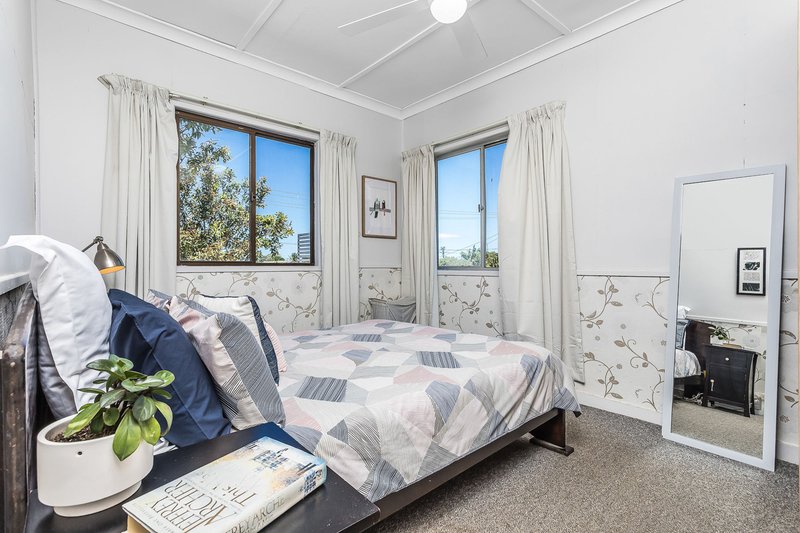 Photo - 1 Bright Avenue, Clontarf QLD 4019 - Image 8