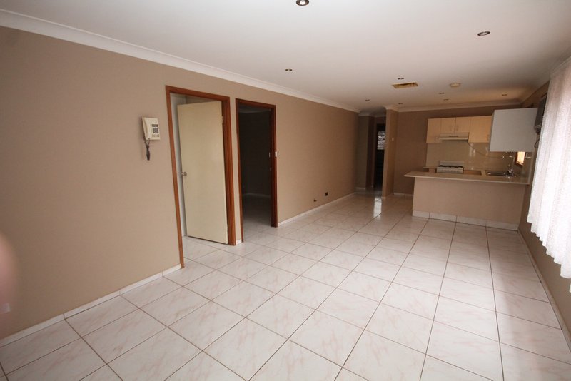 Photo - 1 Bulbul Avenue, Green Valley NSW 2168 - Image 4