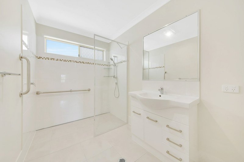 Photo - 1 Bulimba Street, Tannum Sands QLD 4680 - Image 9