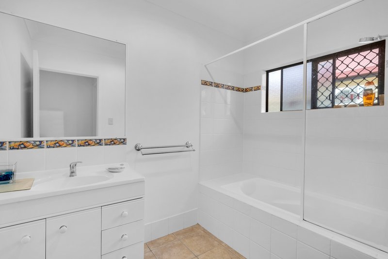 Photo - 1 Burleigh Close, Kewarra Beach QLD 4879 - Image 11