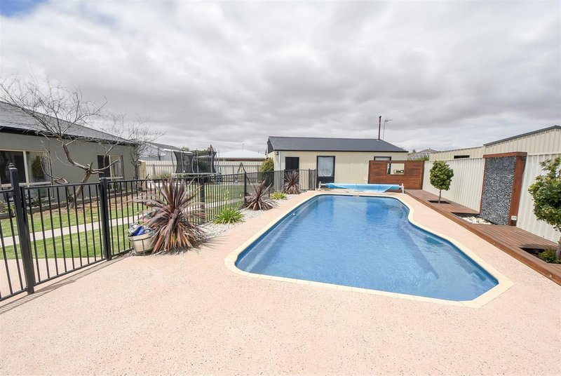 Photo - 1 Burnett Street, Horsham VIC 3400 - Image 5