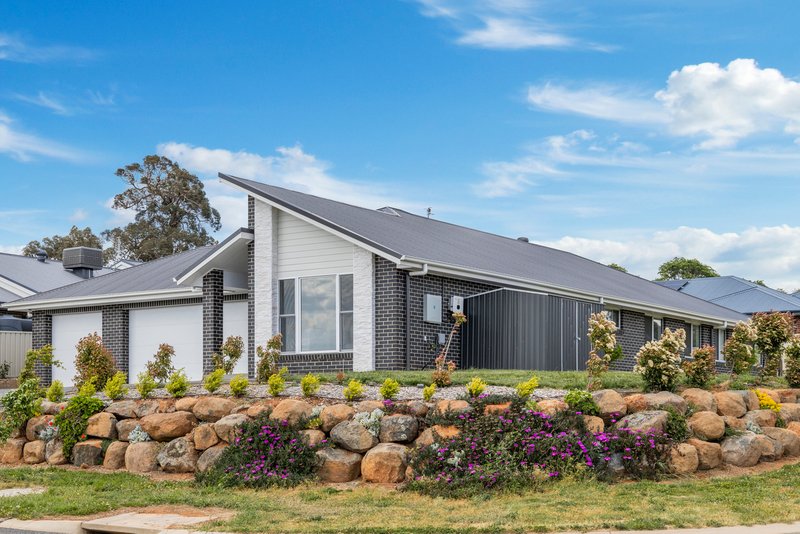 Photo - 1 Cadell Place, Yass NSW 2582 - Image 3