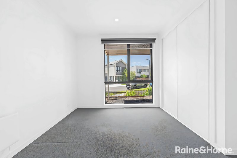 Photo - 1 Callow Walk, St Albans VIC 3021 - Image 6