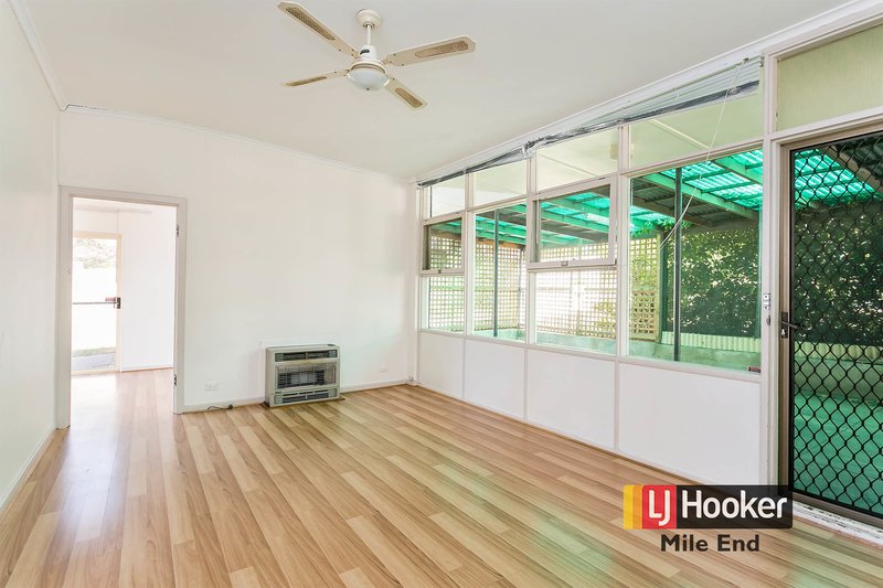 Photo - 1 Canna Avenue, Modbury SA 5092 - Image 3