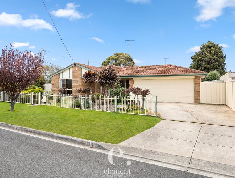 Photo - 1 Carbine Drive, St Albans Park VIC 3219 - Image 2