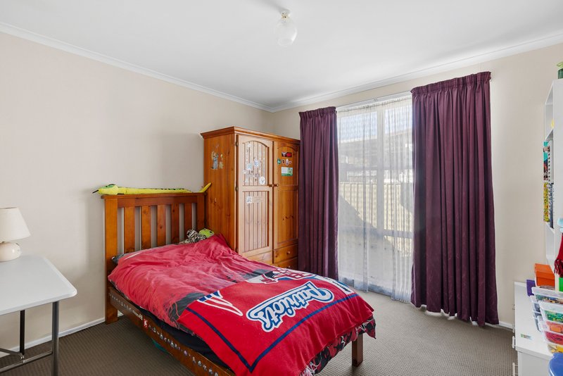 Photo - 1 Carcoola Avenue, Myrtleford VIC 3737 - Image 7