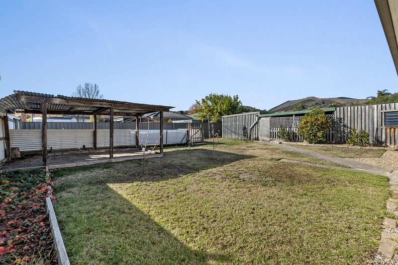 Photo - 1 Carcoola Avenue, Myrtleford VIC 3737 - Image 11