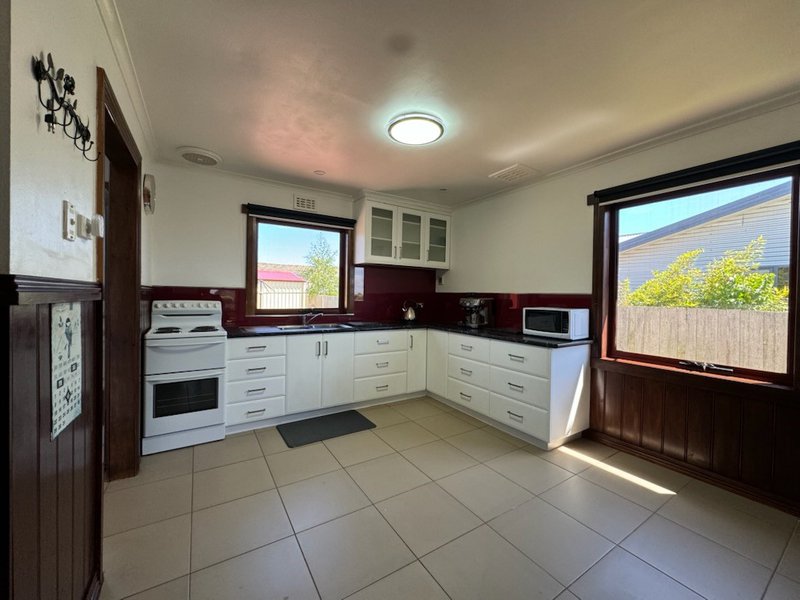 Photo - 1 Caringa Place, Devonport TAS 7310 - Image 2