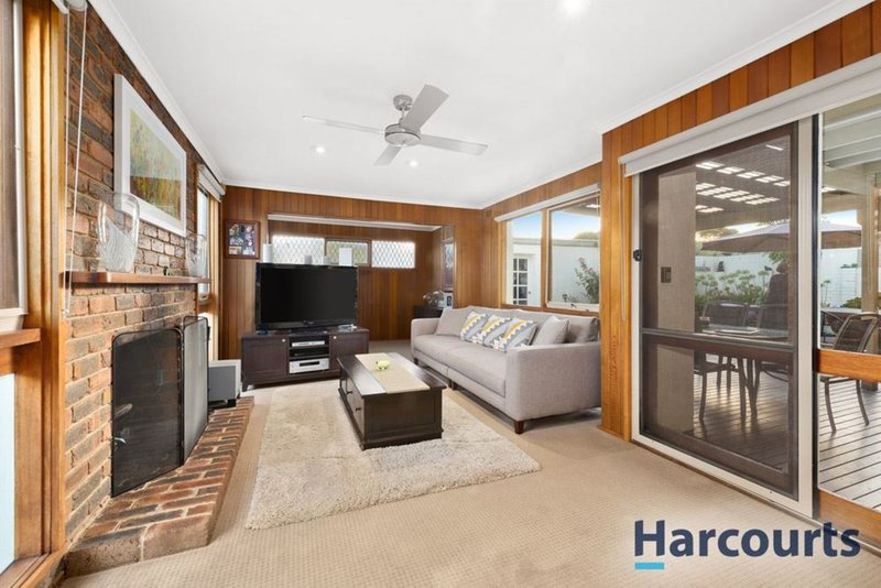 Photo - 1 Carisbrooke Court, Wantirna VIC 3152 - Image 2