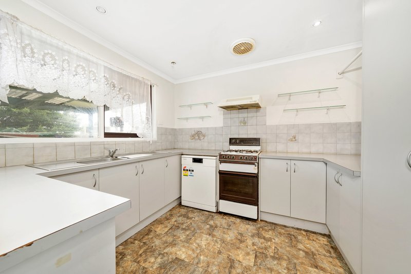 Photo - 1 Caroline Crescent, Cranbourne West VIC 3977 - Image 6