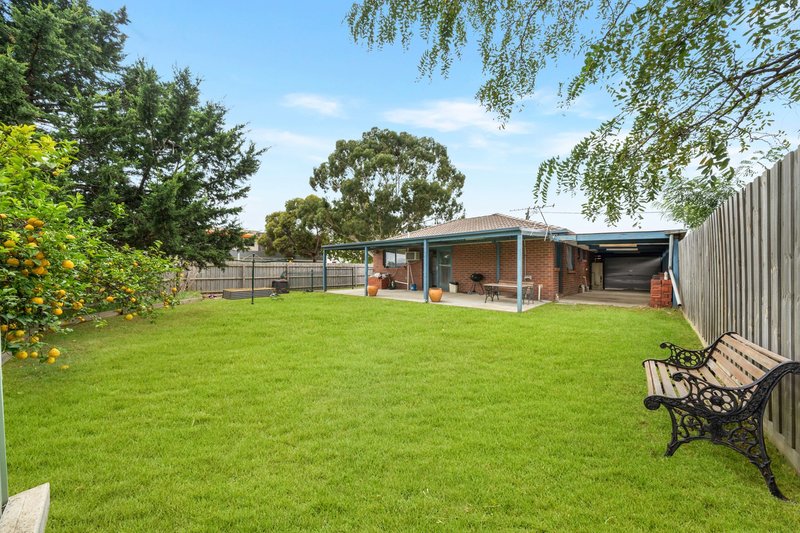 Photo - 1 Caroline Crescent, Cranbourne West VIC 3977 - Image 7