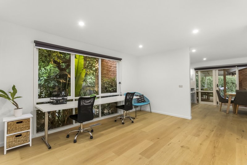 Photo - 1 Carrington Court, Burwood East VIC 3151 - Image 5