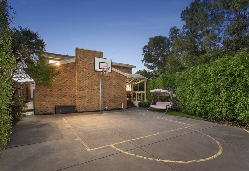 Photo - 1 Carrington Court, Burwood East VIC 3151 - Image 8