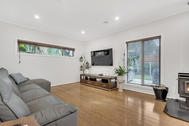 Photo - 1 Cascade Terrace, Craigieburn VIC 3064 - Image 12