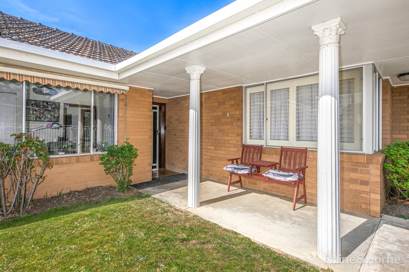 Photo - 1 Casey Avenue, Sunbury VIC 3429 - Image 2