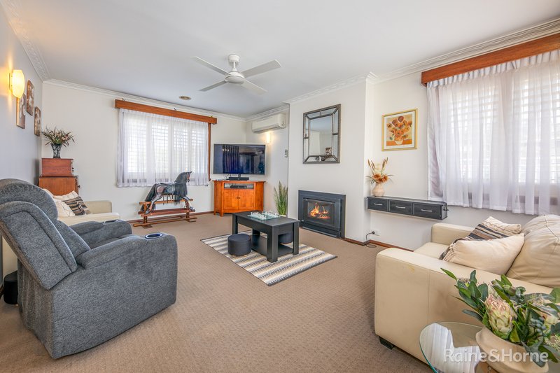 Photo - 1 Casey Avenue, Sunbury VIC 3429 - Image 5