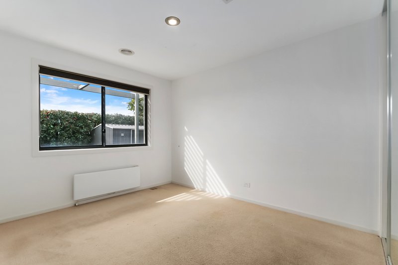 Photo - 1 Castle Cove, Wodonga VIC 3690 - Image 13
