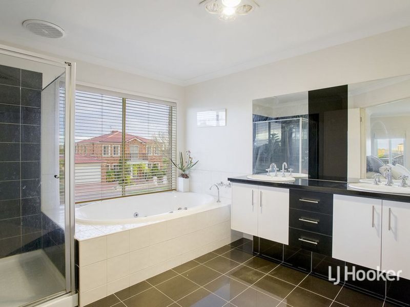 Photo - 1 Castlewood Place, Point Cook VIC 3030 - Image 8