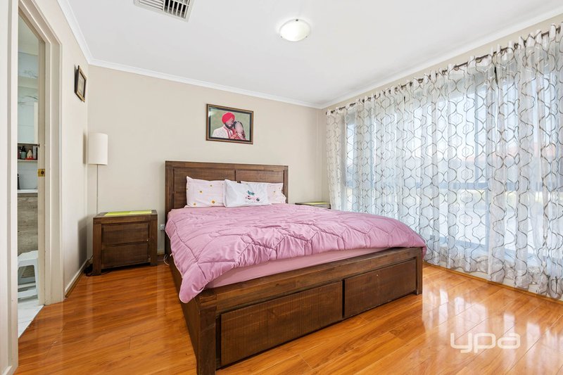 Photo - 1 Centenary Court, Kings Park VIC 3021 - Image 7