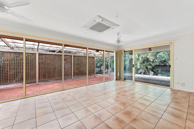 Photo - 1 Chiswick Place, Forest Lake QLD 4078 - Image 7