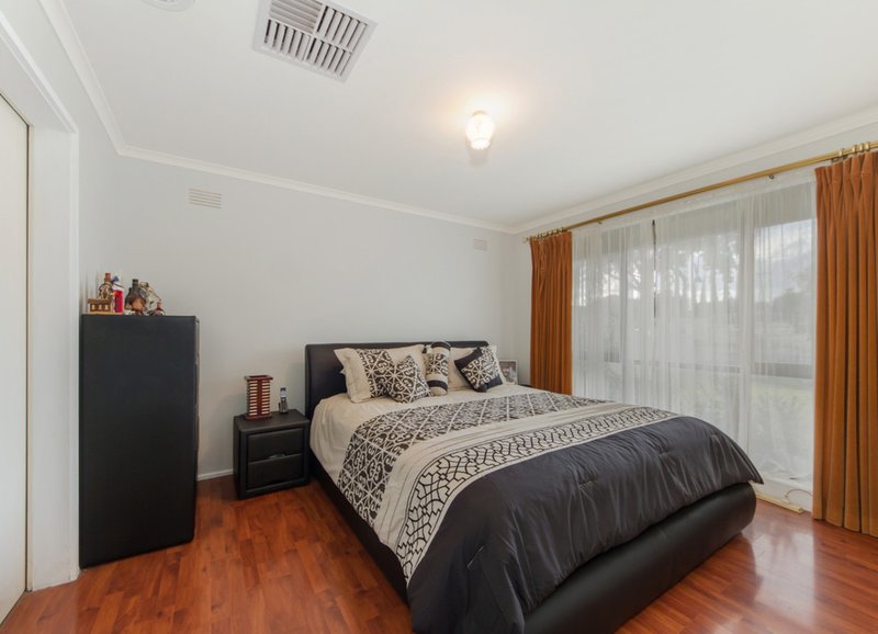 Photo - 1 Clarke Avenue, St Albans VIC 3021 - Image 3