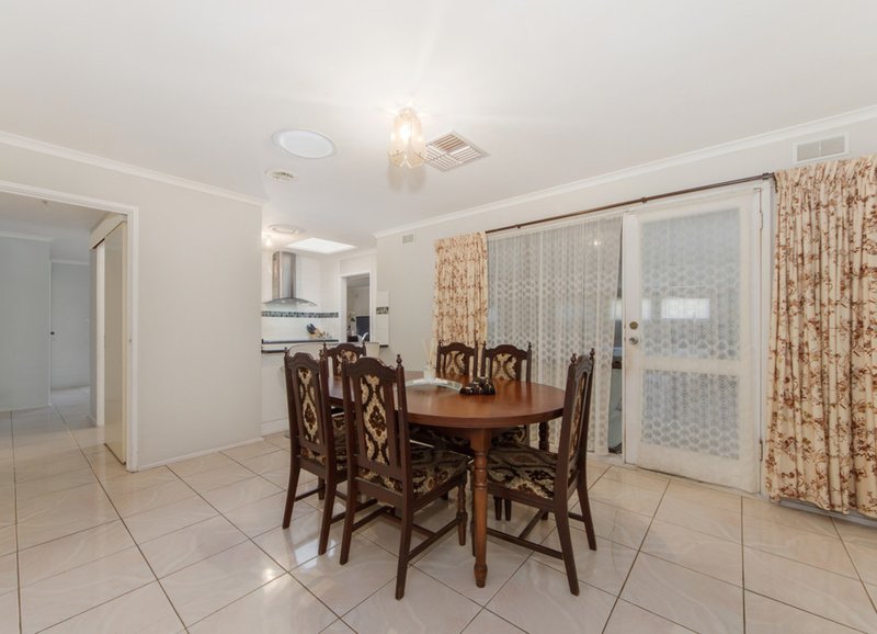 Photo - 1 Clarke Avenue, St Albans VIC 3021 - Image 6