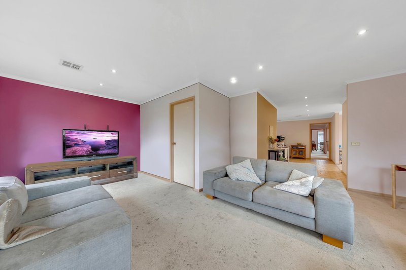 Photo - 1 Clement Court, Mill Park VIC 3082 - Image 6