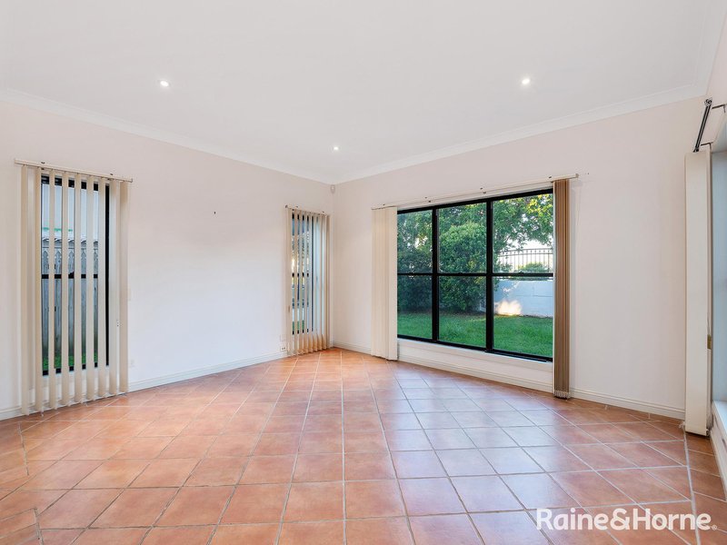 Photo - 1 Cliftonville Place, Redland Bay QLD 4165 - Image 12