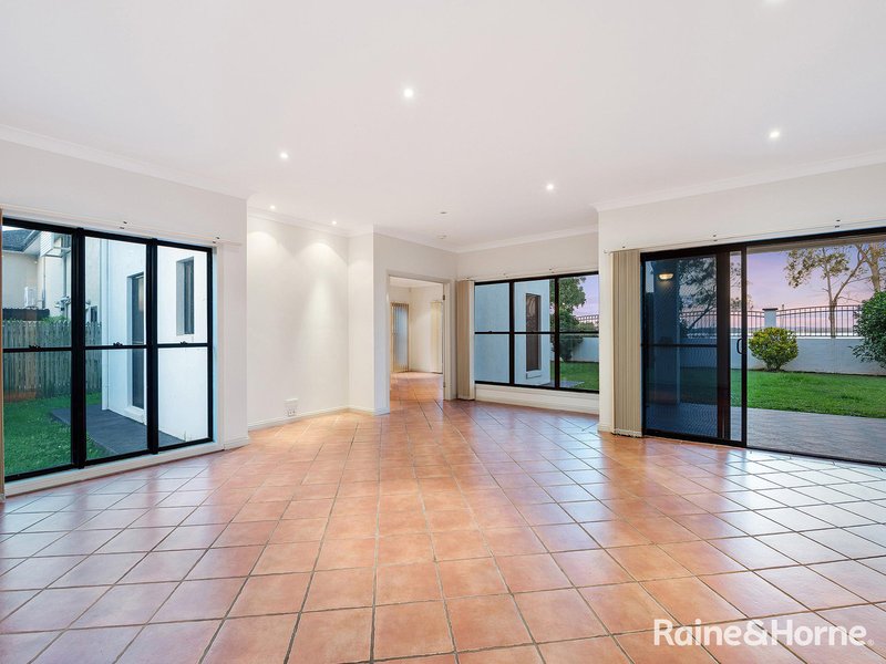 Photo - 1 Cliftonville Place, Redland Bay QLD 4165 - Image 17