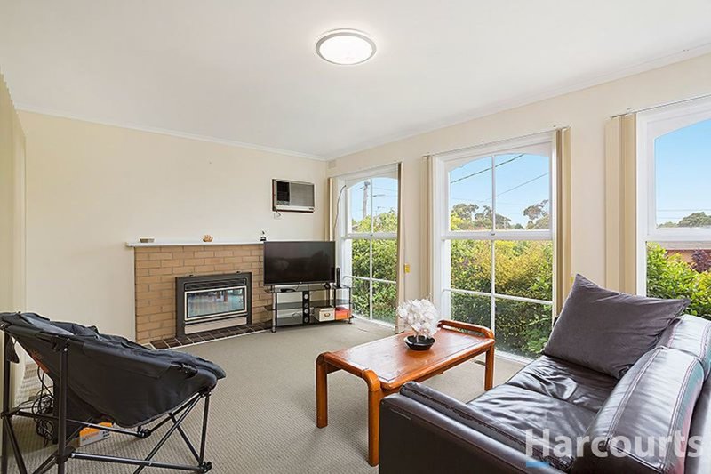 Photo - 1 Clovelly Court, Mount Waverley VIC 3149 - Image 2