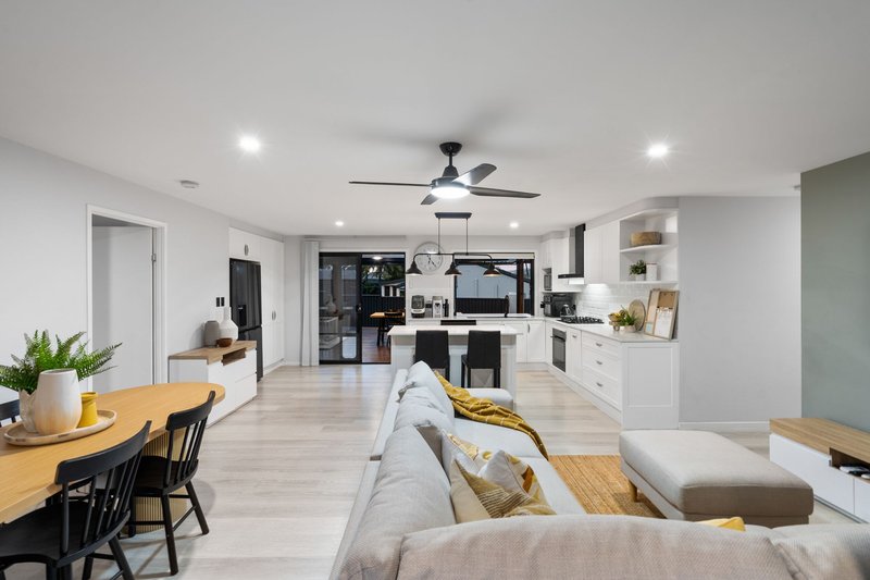 Photo - 1 Constellation Crescent, Mudgeeraba QLD 4213 - Image 10