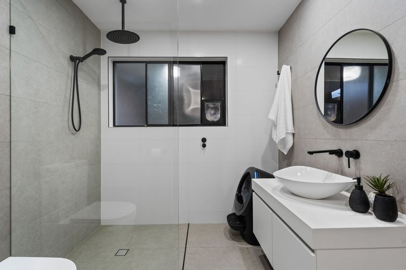 Photo - 1 Constellation Crescent, Mudgeeraba QLD 4213 - Image 16