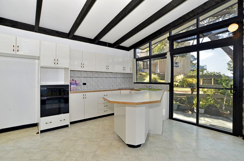 Photo - 1 Coogee Road, Point Clare NSW 2250 - Image 6