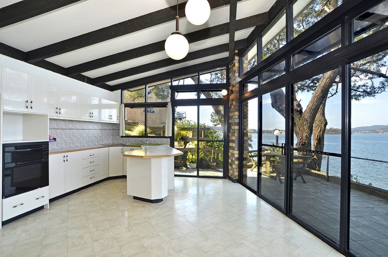 Photo - 1 Coogee Road, Point Clare NSW 2250 - Image 7