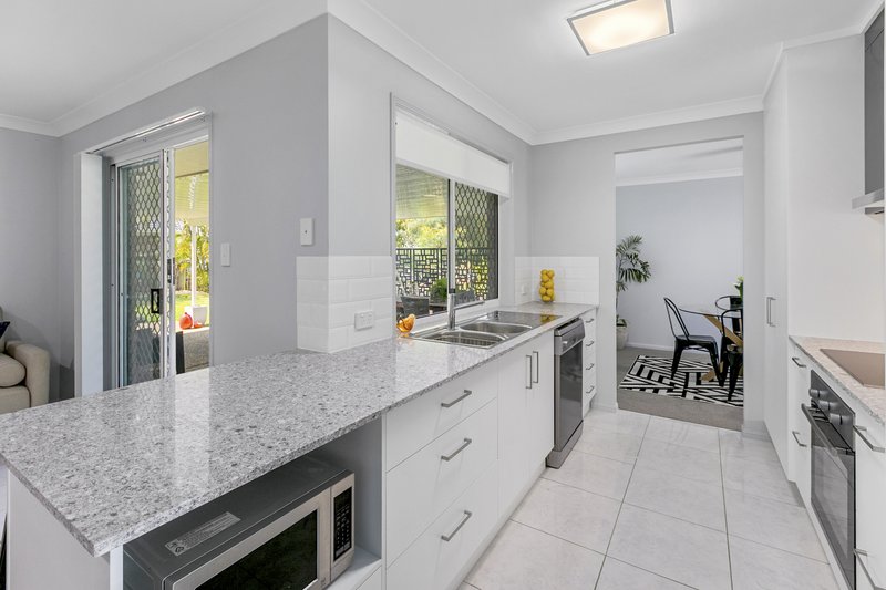 Photo - 1 Coral Close, Manly West QLD 4179 - Image 6